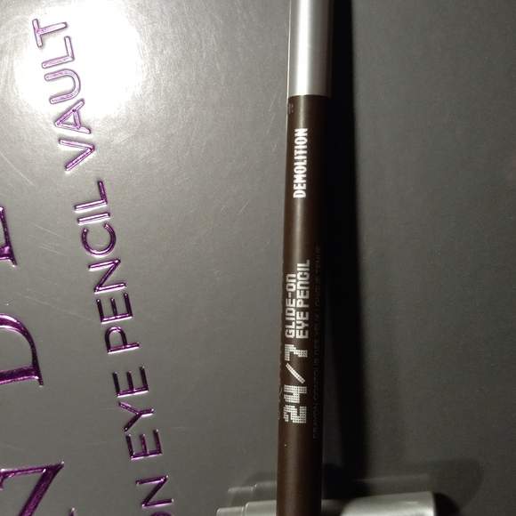 URBAN DECAY VAULT 24/7 GLIDE-ON EYE PENCIL IN DEMOLITION - Picture 3 of 4